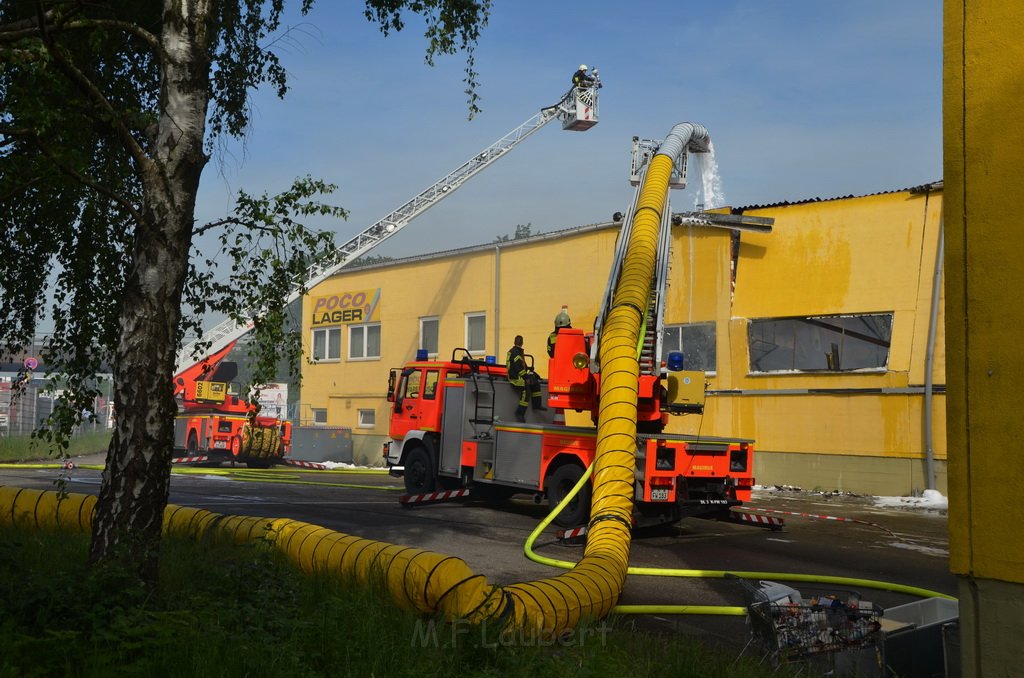 Grossfeuer Poco Lager Koeln Porz Gremberghoven Hansestr P733.jpg - Miklos Laubert